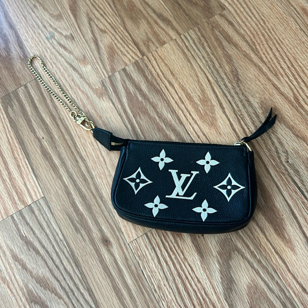 Louis Vuitton Mini Pochette 100% Authentic